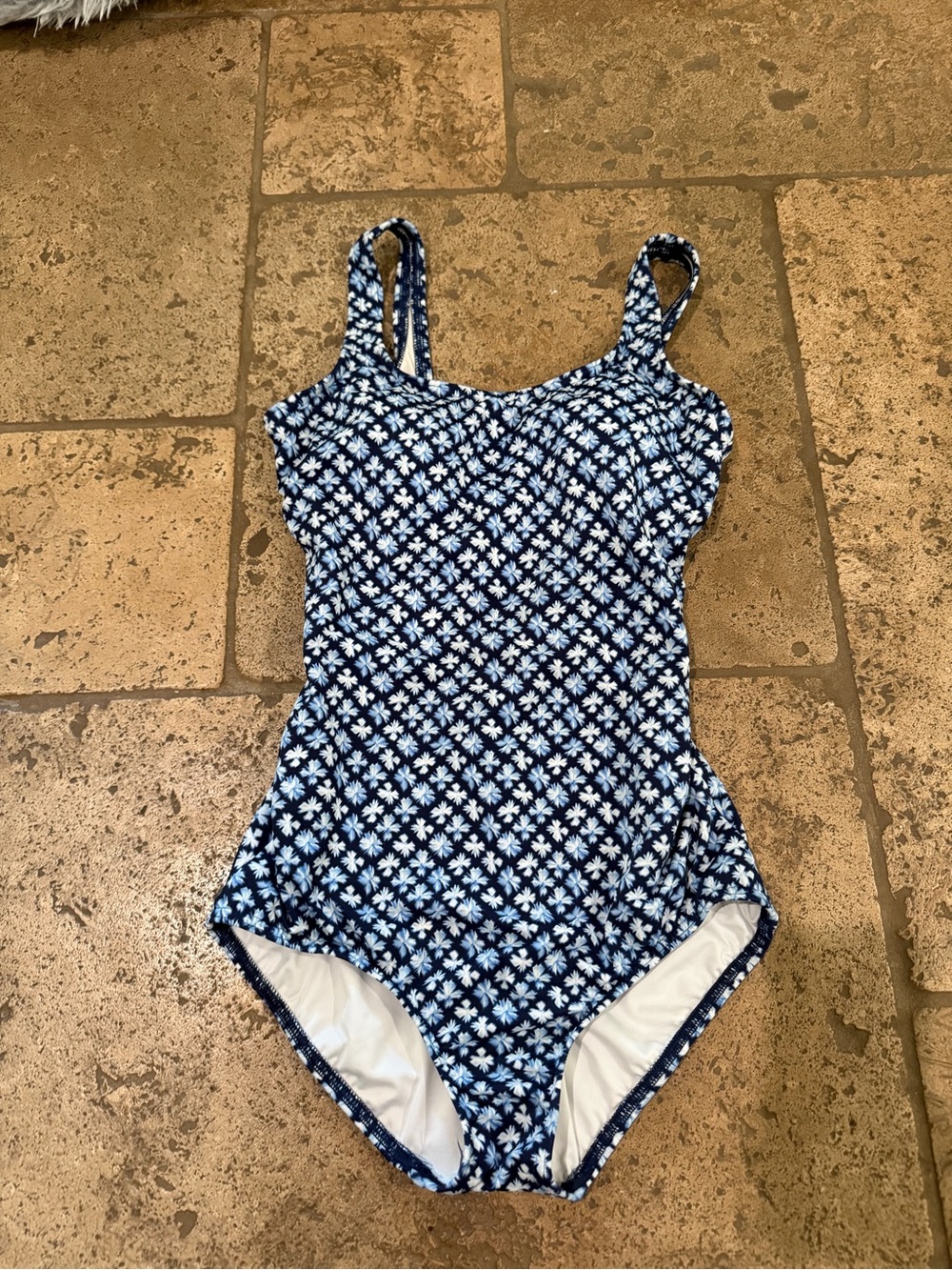 Lands end One piece swimsuit size 6 d cup